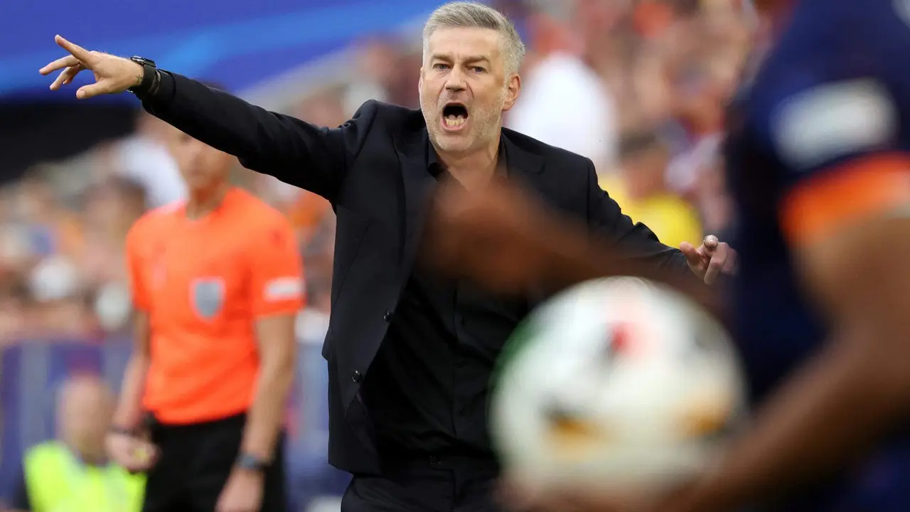 Edward Iordanescu, seleccionador de Ruman&iacute;a, en M&uacute;nich, (Alemania) EFE/EPA/FRIEDEMANN VOGEL